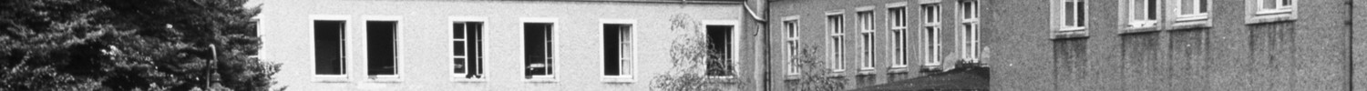 Eine Schwarz-Weiß-Aufnahme des Innenhofes von Schloss Haldem aus dem Jahr 1951.