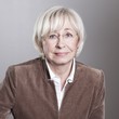 Frau lächelt freundlich